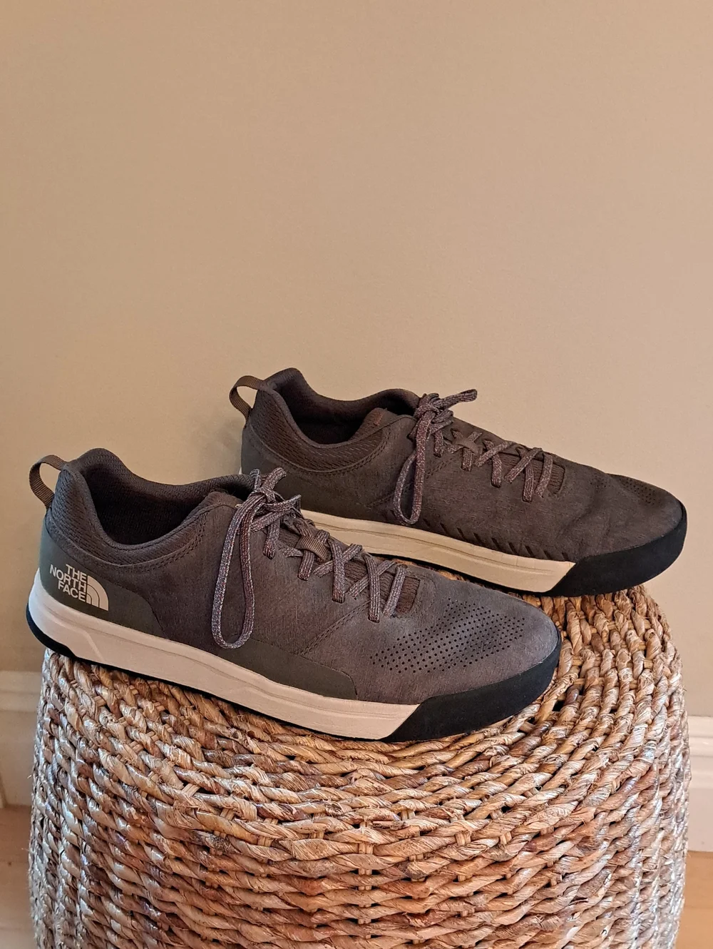 The North Face Mens Larimer Outdoor/Hiking/Activewear Olive Grey Sneakers 12.5